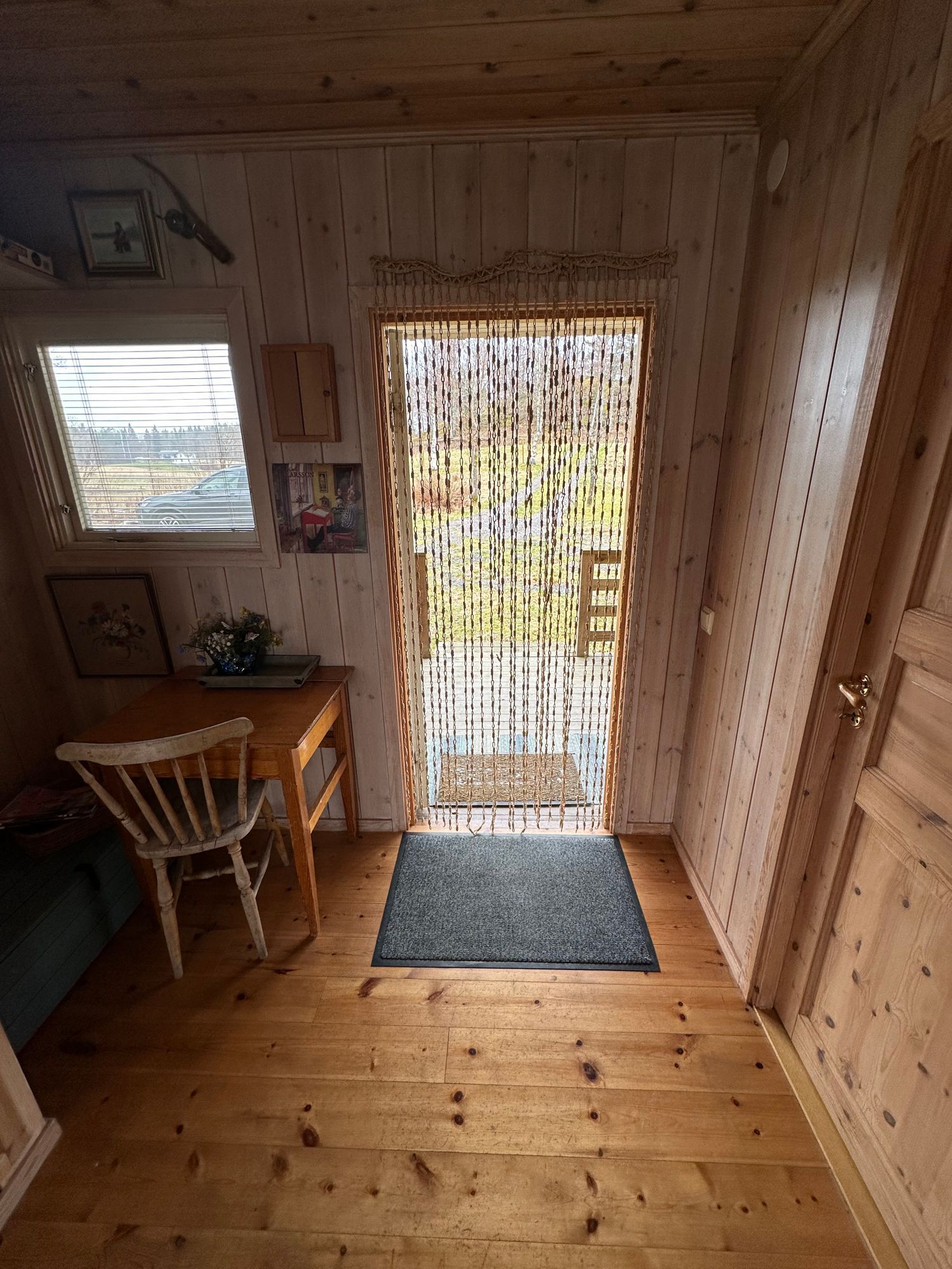 Typical Swedish cottage with stuga overlook a lake – bild 24 av 24