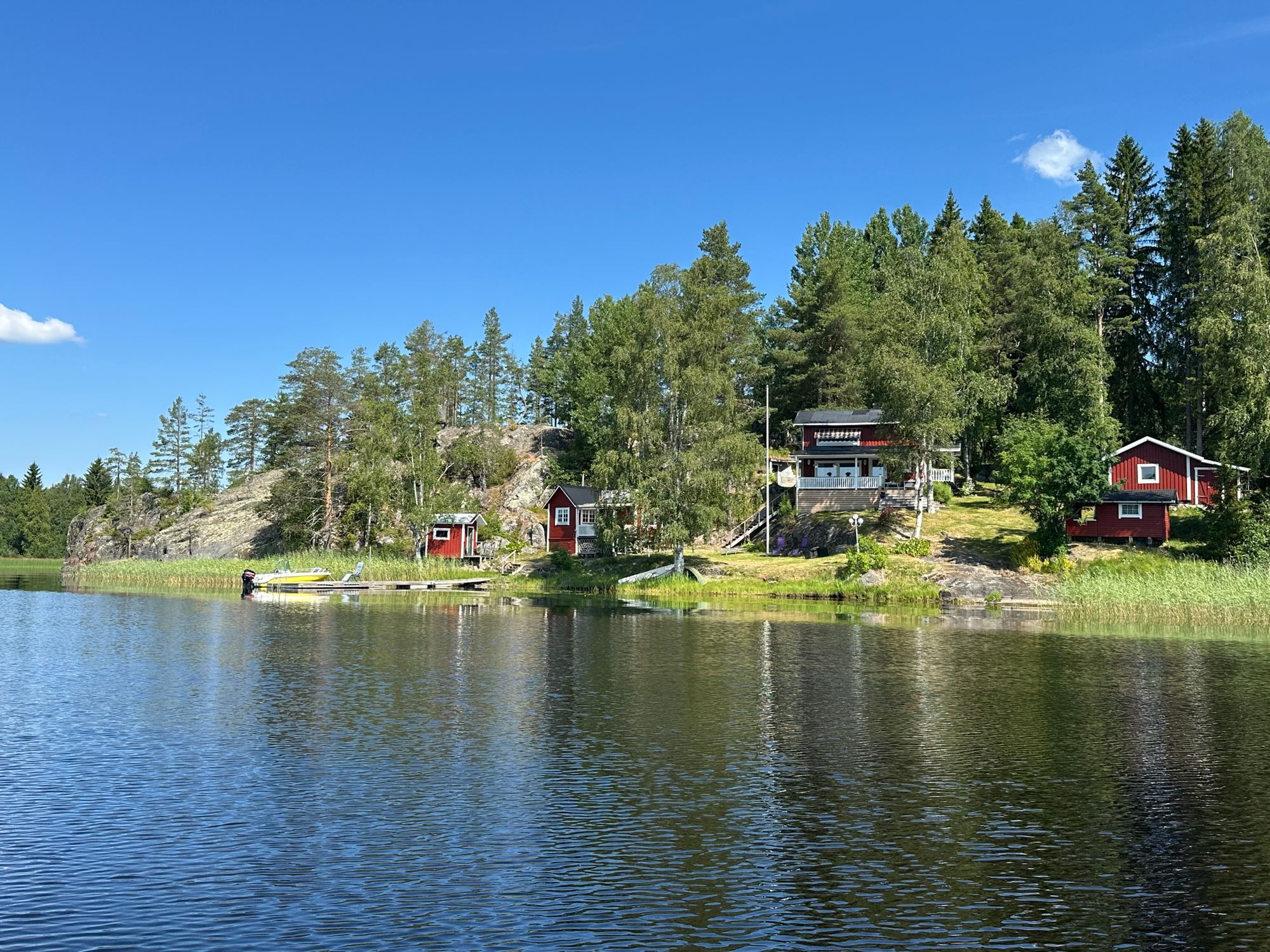 Stuga med sjötomt
