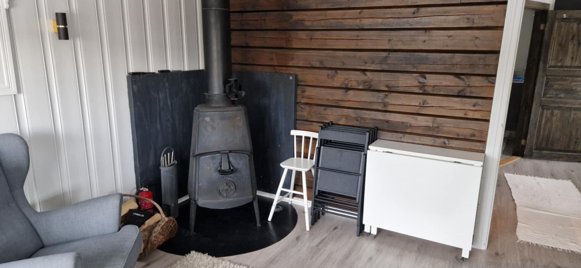 Modern stuga i Rörbäcksnäs – bild 3 av 11