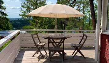 Idyllisk skärgårdshus nära havet