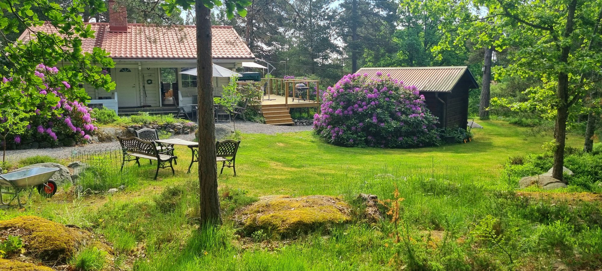 Charmig sommarstuga med härligt barnvänlig tomt – bild 12 av 21