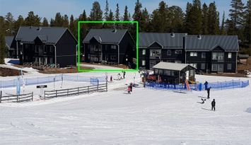 Granne med Experium, närmare backen kommer du inte