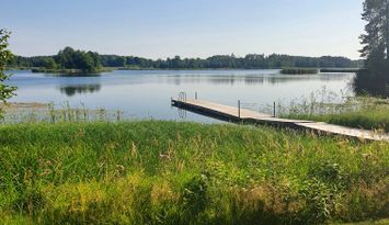 Charmigt gammalt torp/stuga med sjöutsikt