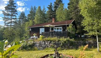 Lantlig stuga med enastående utsikt - nära Leksand