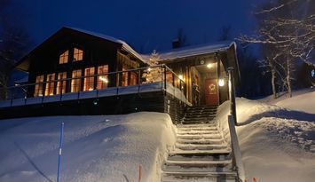 Sol & fjällutsikt i Bruksvallarna