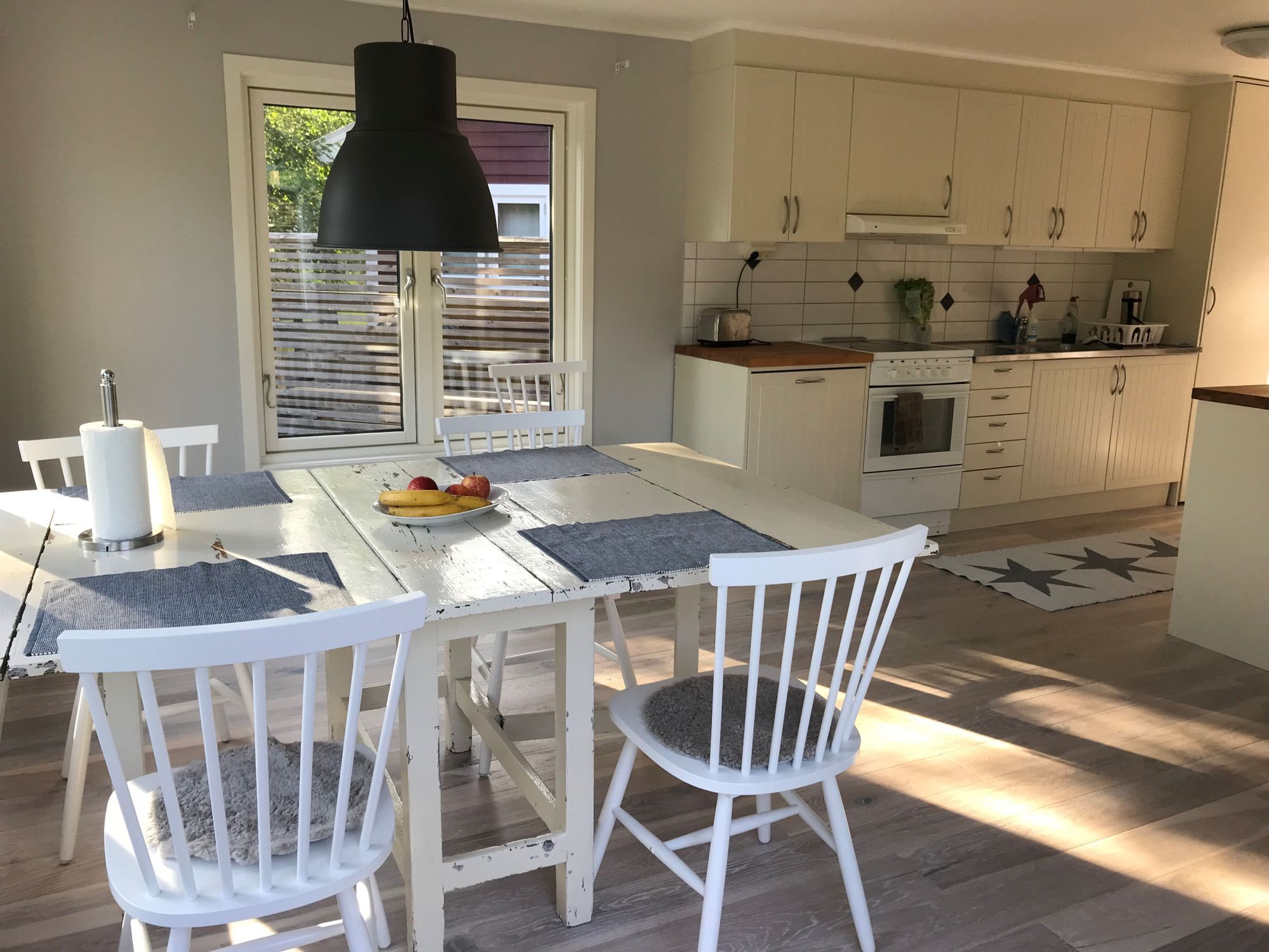 Modern stuga nära havet – bild 5 av 14