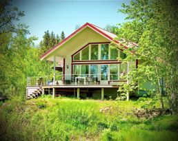 Hus vid Värmelns strand i Värmskog-Värmland