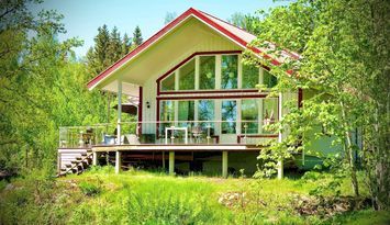 Hus vid Värmelns strand i Värmskog-Värmland