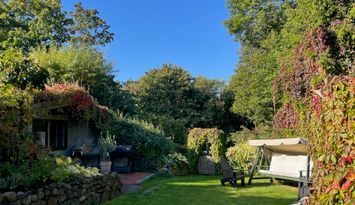 Stuga med bastu och privat å-tomt på Österlen