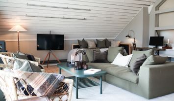 Jägarbostaden – ljus lägenhet med terrass & utsikt