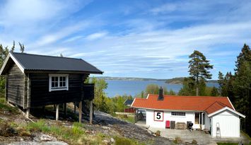 Strandnära stuga med havsutsikt