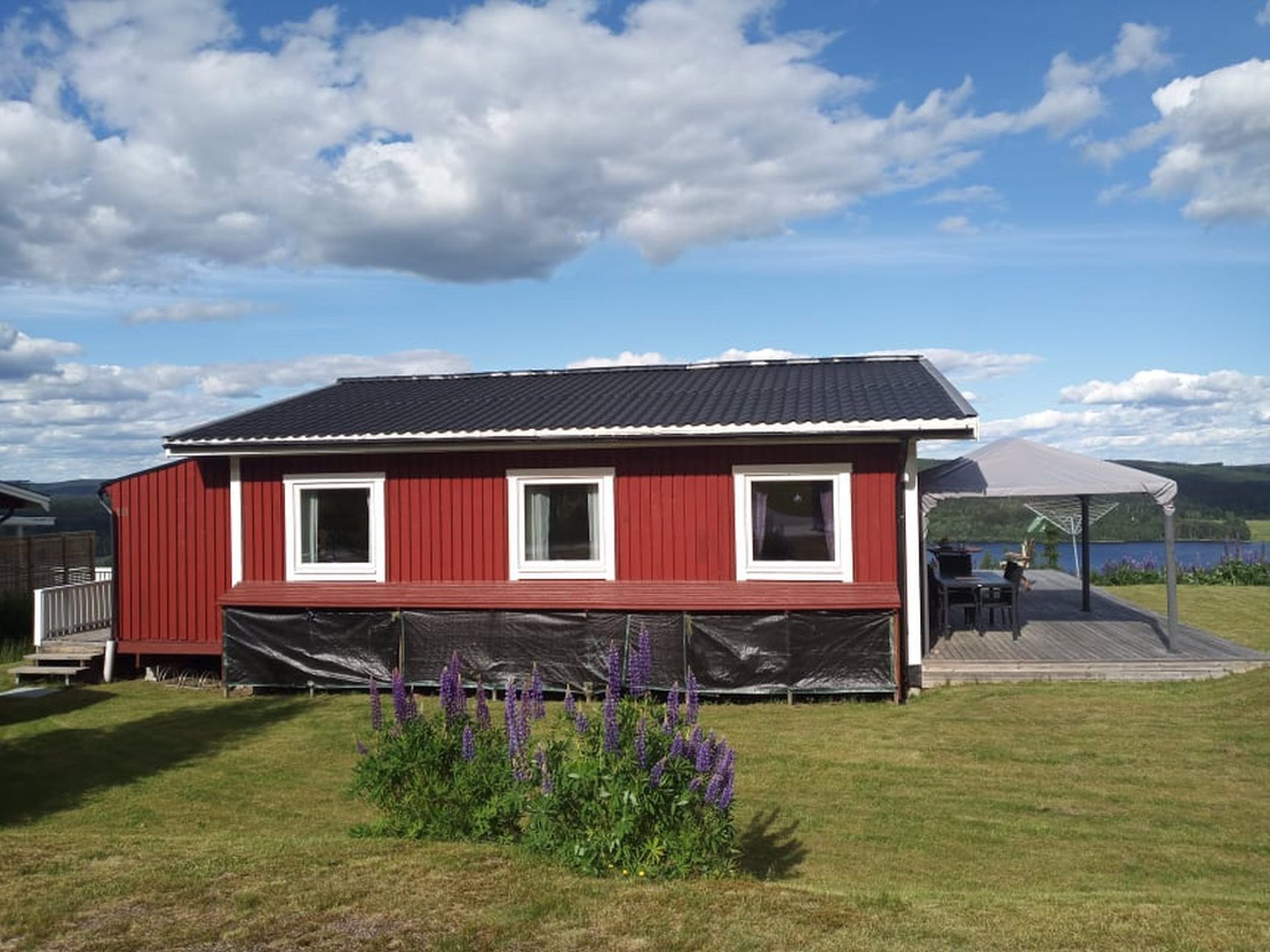 Stuga med utsikt över sjön Rottnen, Stugcenter 18 – bild 2 av 24
