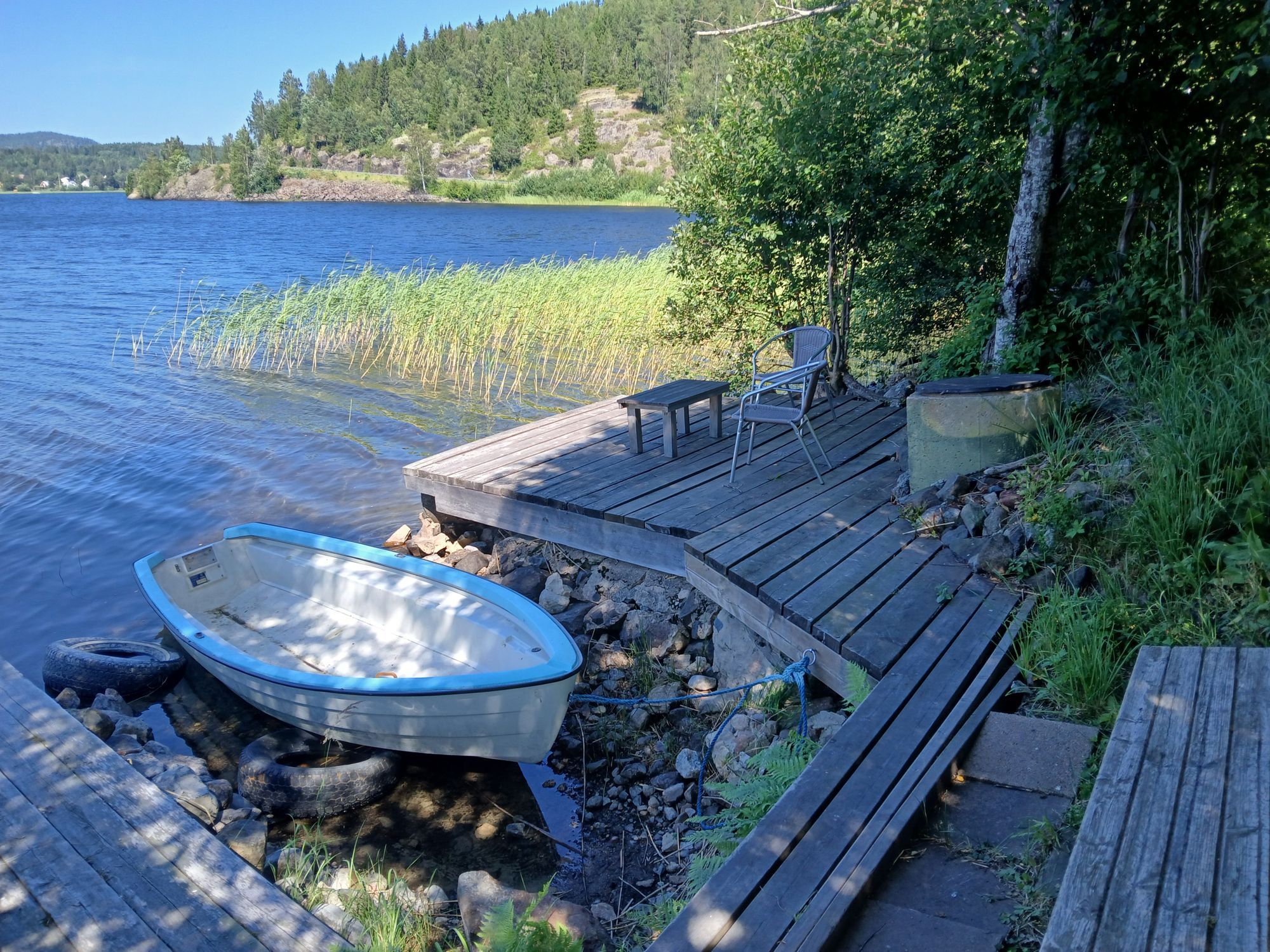 Stuga mitt på Höga Kusten med egen brygga och båt – bild 8 av 10