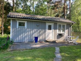 Nyrenoverad stuga i Yngsjö - 900 m till strand/hav