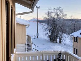 Mysig lägenhet mitt i backen, ski in/out