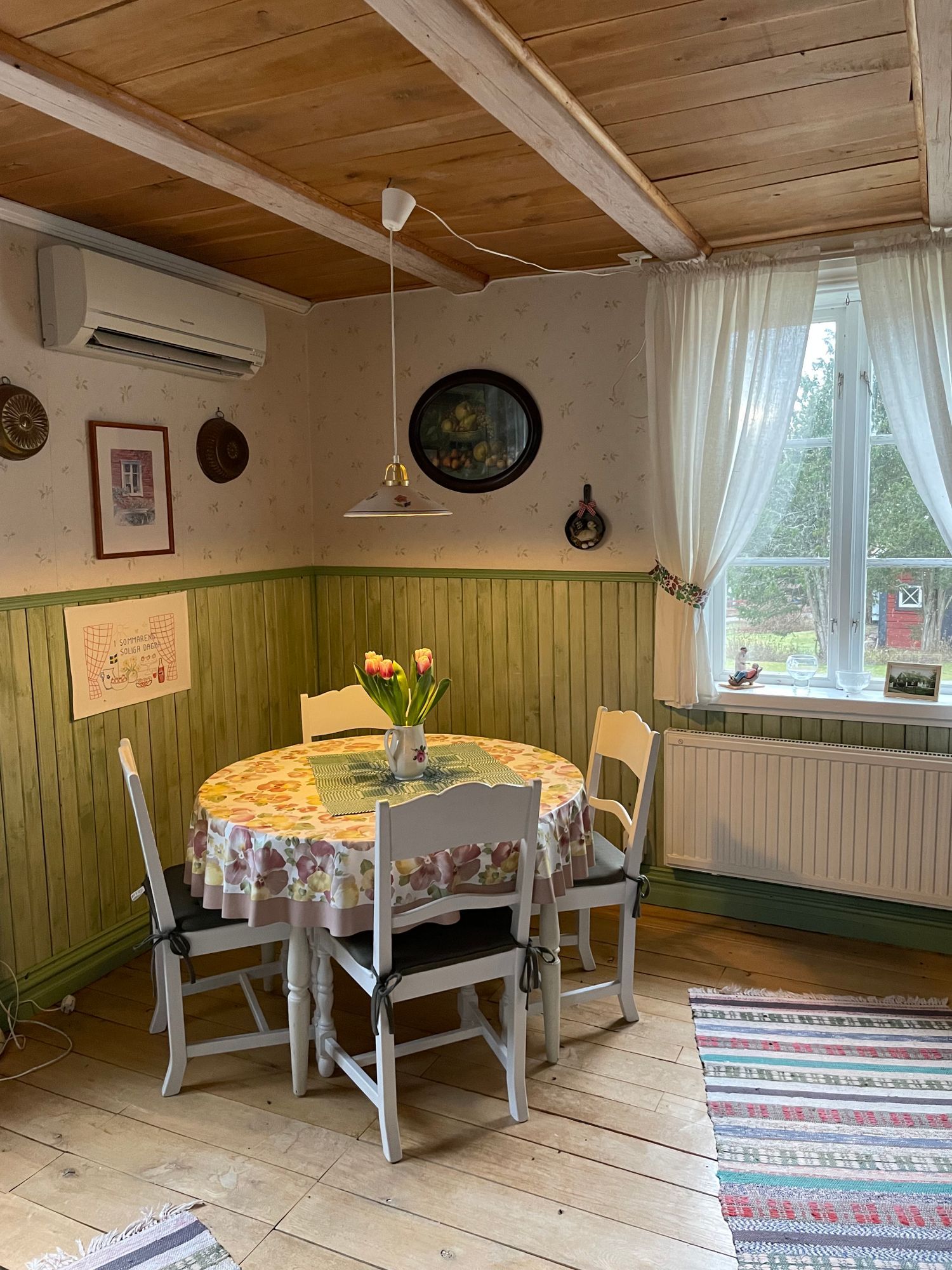 Mysig stuga i vackra omgivningar – bild 11 av 14