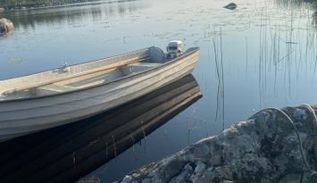Stuga med egen brygga