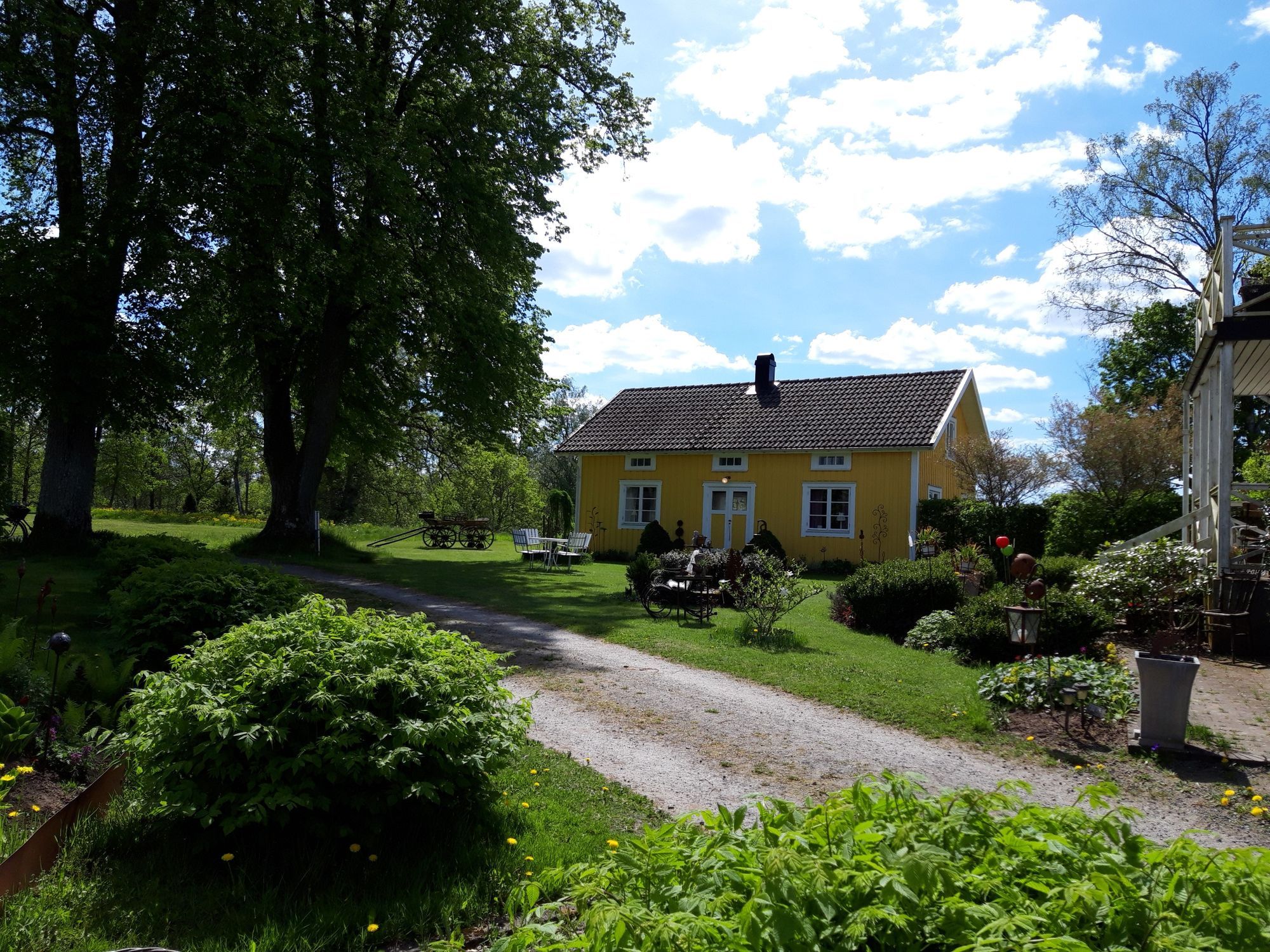 Naturskön och lantlig idyll mellan sjöar. – bild 2 av 24