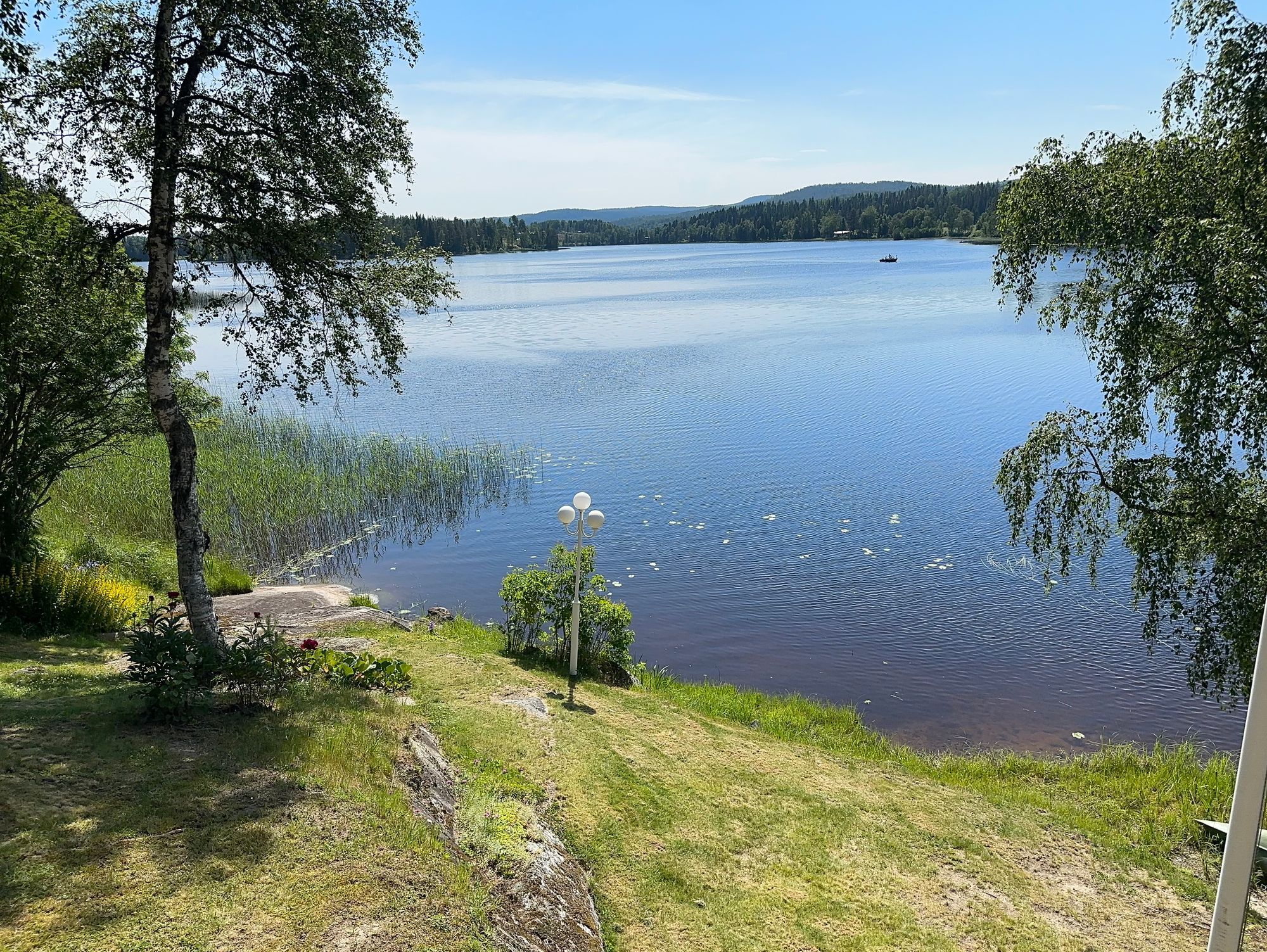 Stuga med sjötomt – bild 10 av 24