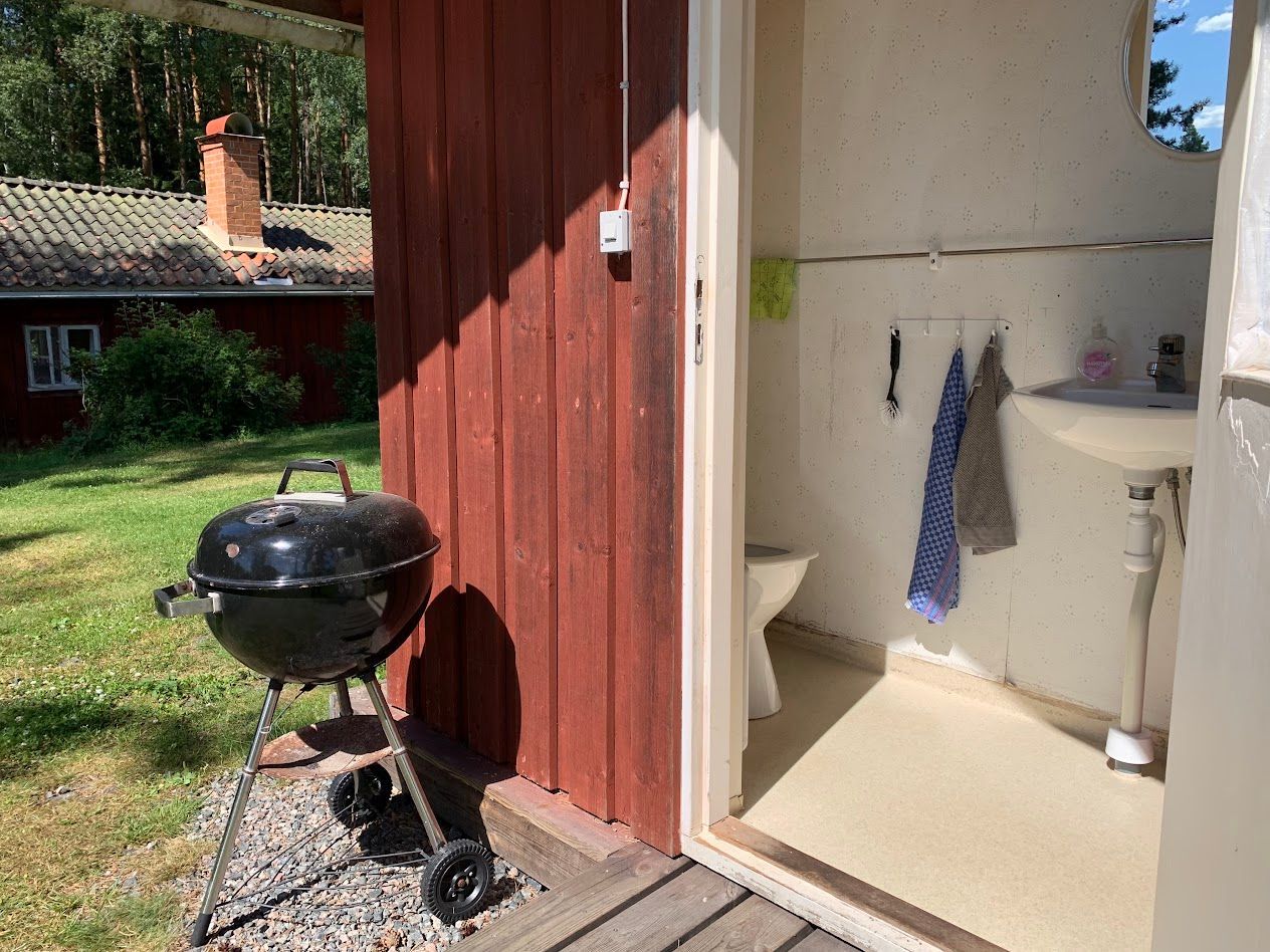 Stuga nära hav och bad. Roddbåt, egen brygga. – bild 17 av 24