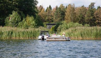 Skärgårdsstuga med sjöutsikt på ö nära Vaxholm