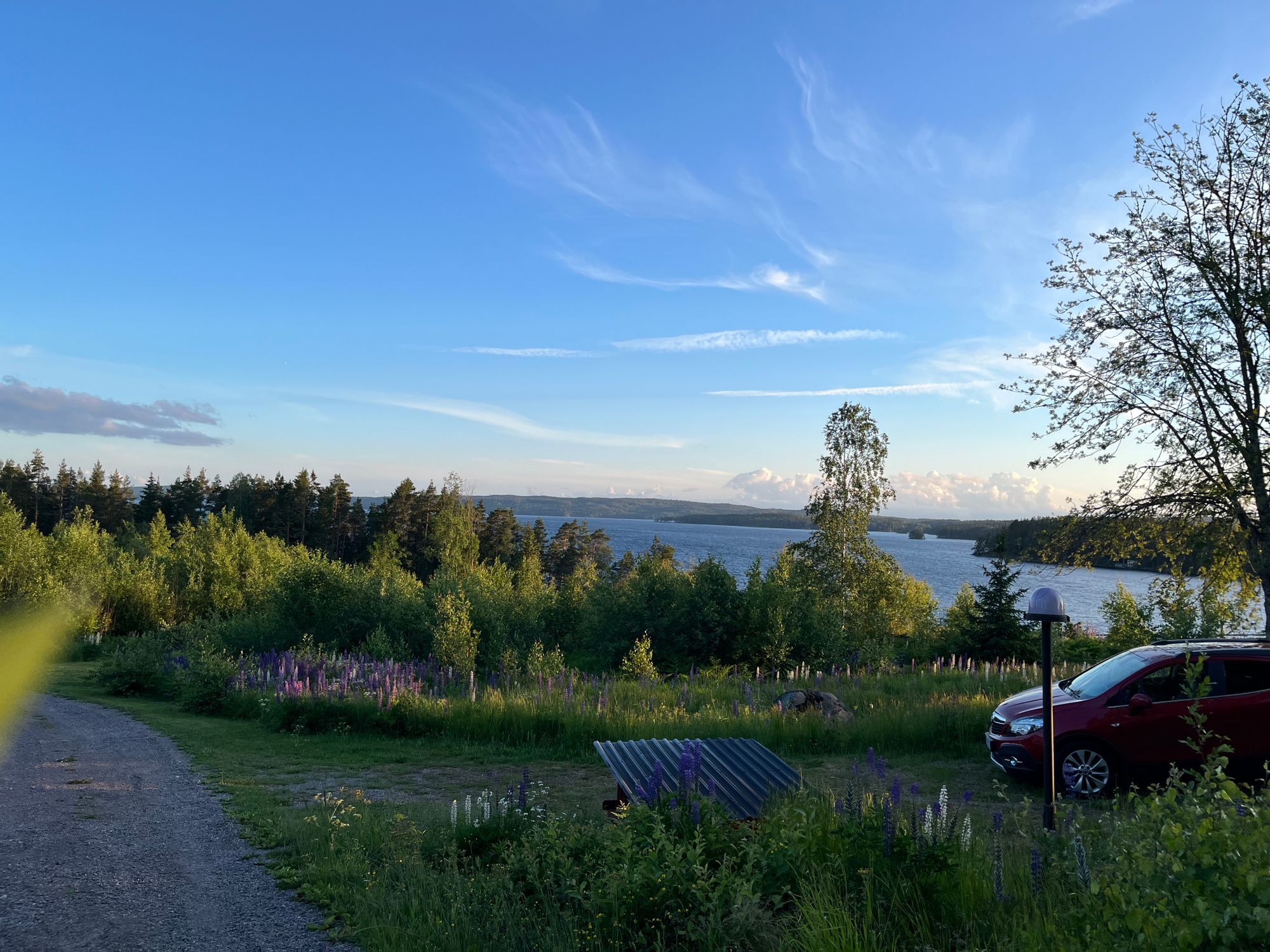 Mysig stuga med fantastisk sjöutsikt – bild 6 av 24