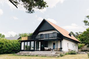 Stort hus vid havet 1 mil norr om Visby