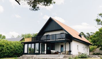 Stort hus vid havet 1 mil norr om Visby