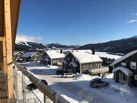 Ski in & out with sauna, fireplace & mountain view