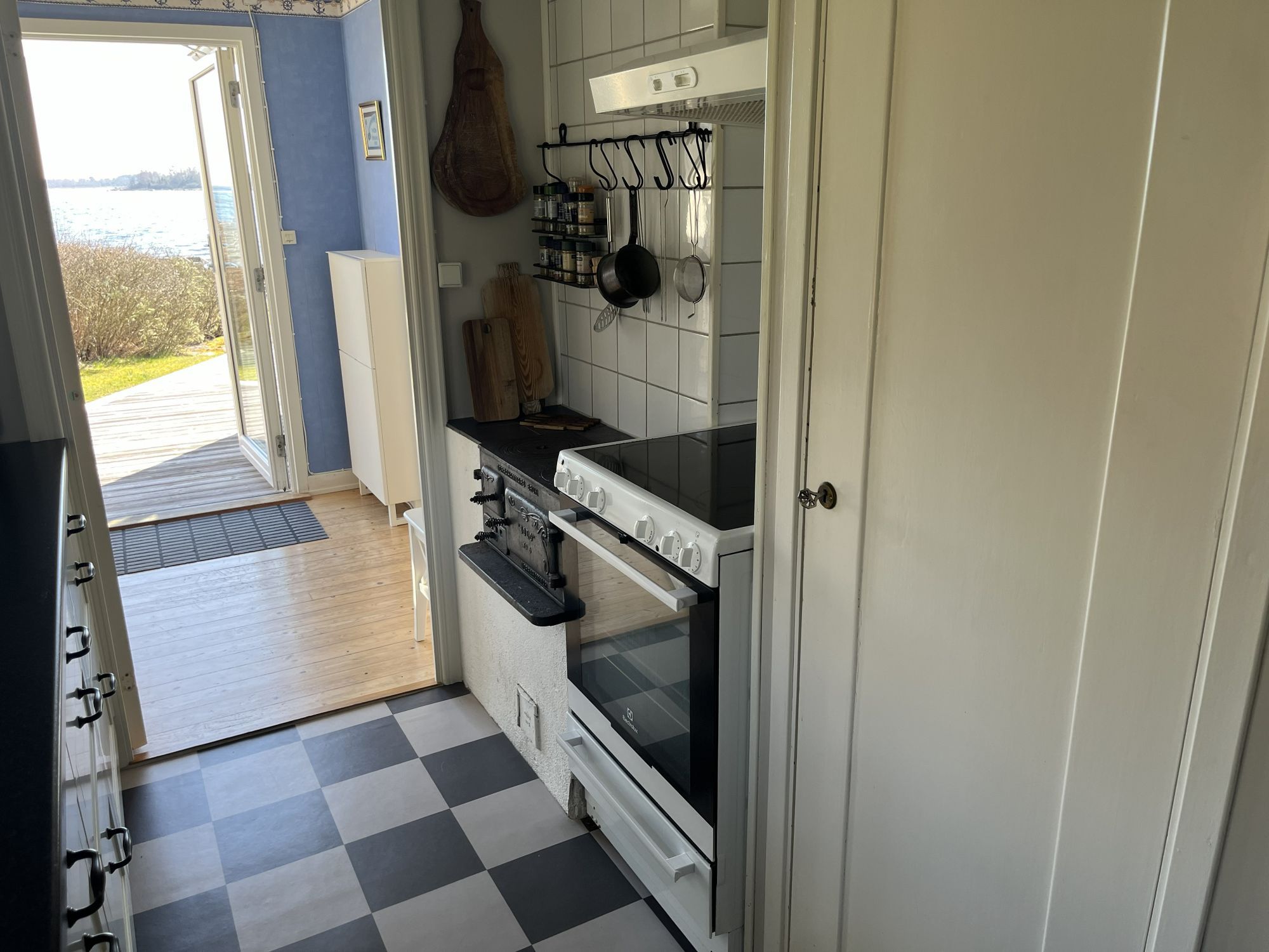 Hus med havstomt, egen badbrygga & panoramautsikt – bild 13 av 23