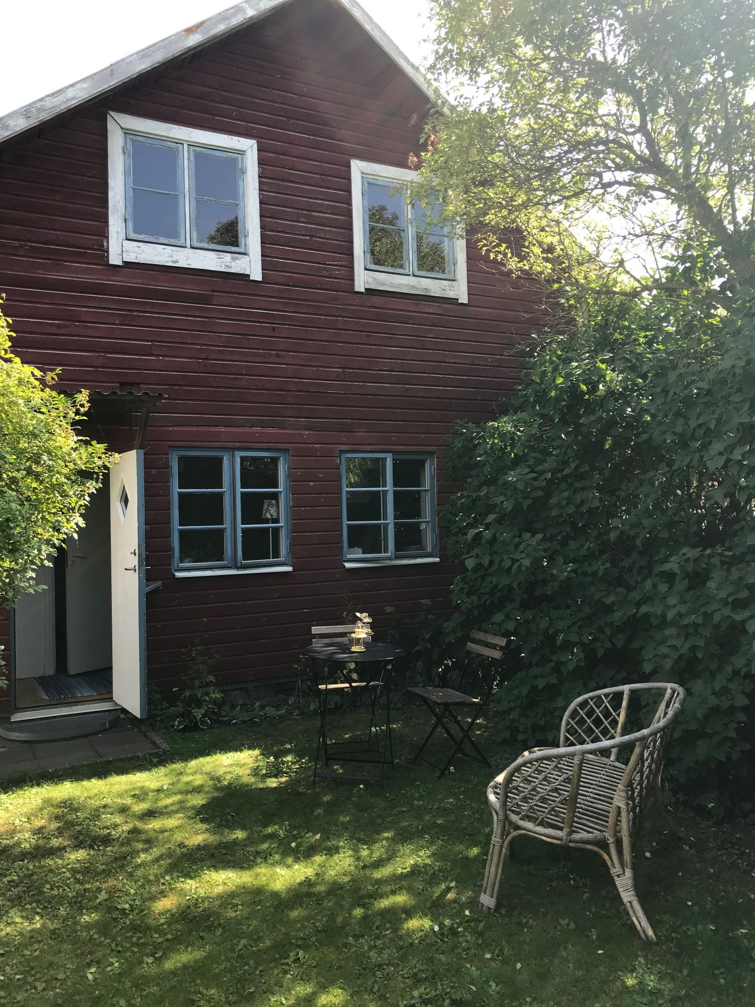 Charmig liten gårdslägenhet 400 m från ringmuren – bild 2 av 10