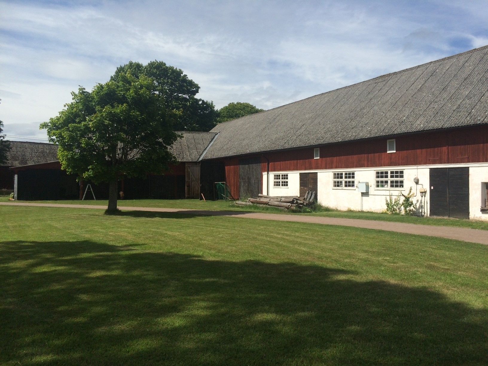Charmig lantlig stuga med air condition. – bild 3 av 24