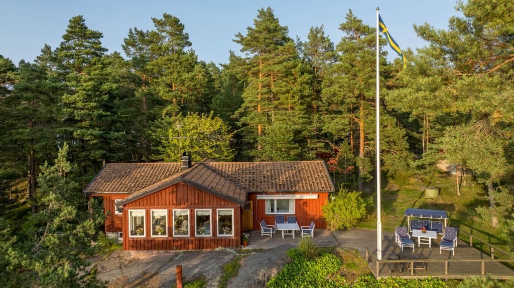 Sjöställe på mindre ö mitt i Stockholms skärgård! – bild 3 av 19