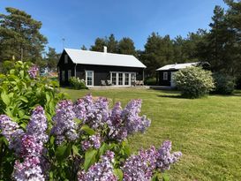 Välutrustat hus med idylliskt läge