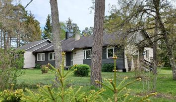 Välkomna att hyra vårt hus i Ljugarn i sommar 🌞