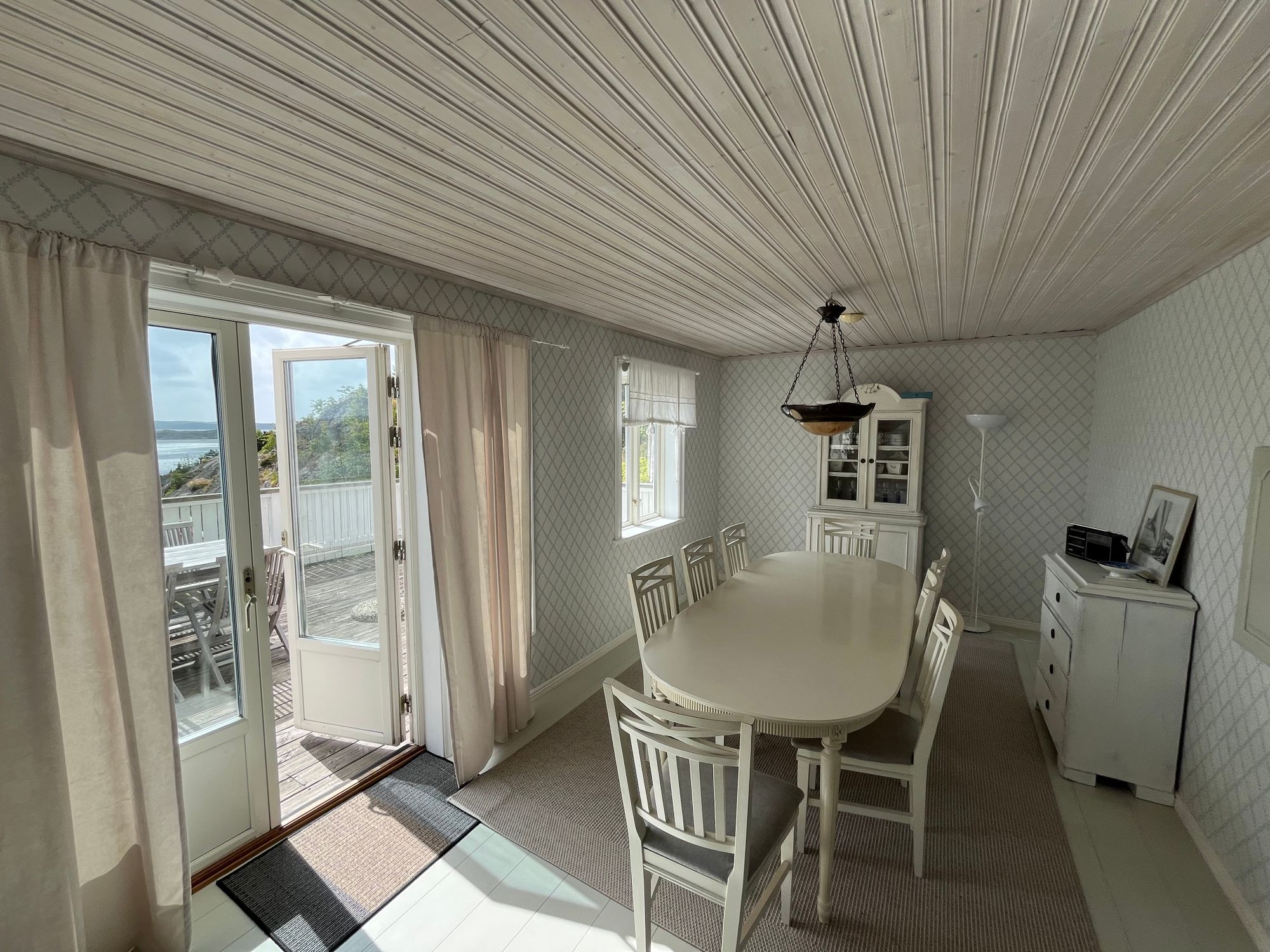 Rymligt strandnära hus med underbar havsutsikt – bild 12 av 12