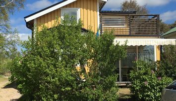 Trivsam stuga nära havet (östra stranden)