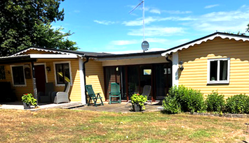 Charmig sommarstuga nära hav och bad