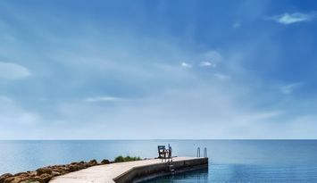 Havsnära hus i Ronehamn på Gotland