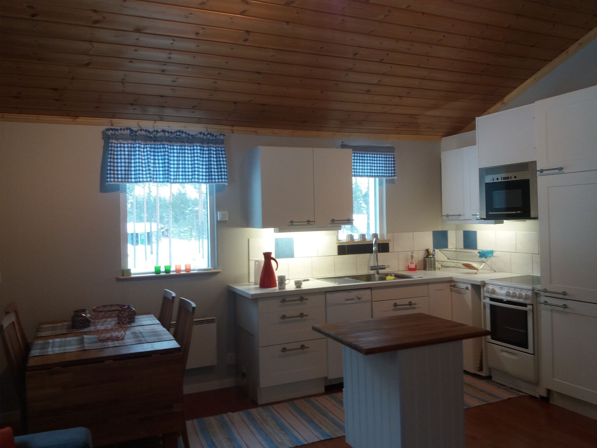 Modern stuga 4+2 bäddar i lugnt område, Björnrike – bild 3 av 8