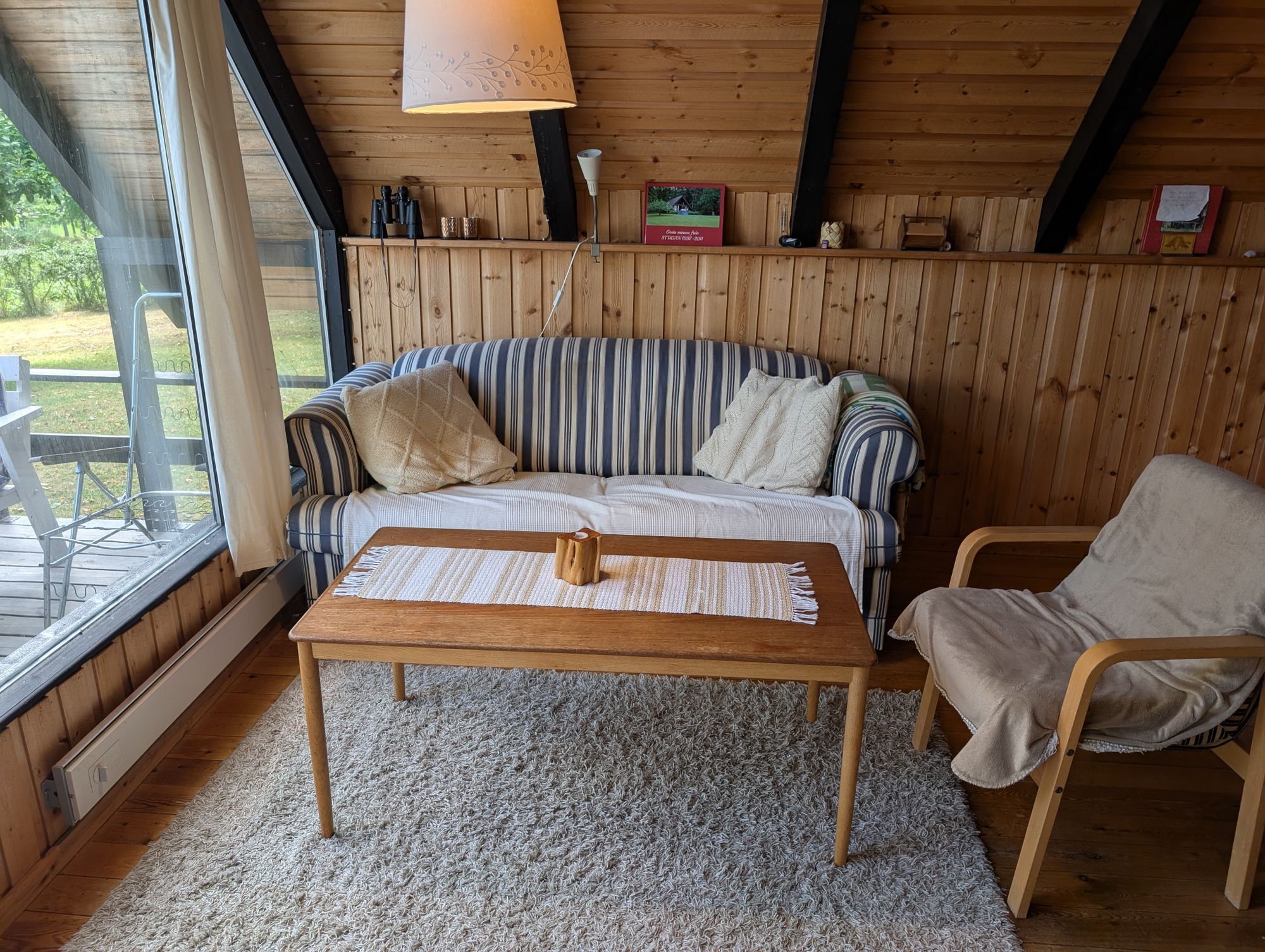 Mysig sjönära stuga med gäststuga, vid vägs ände – bild 10 av 24