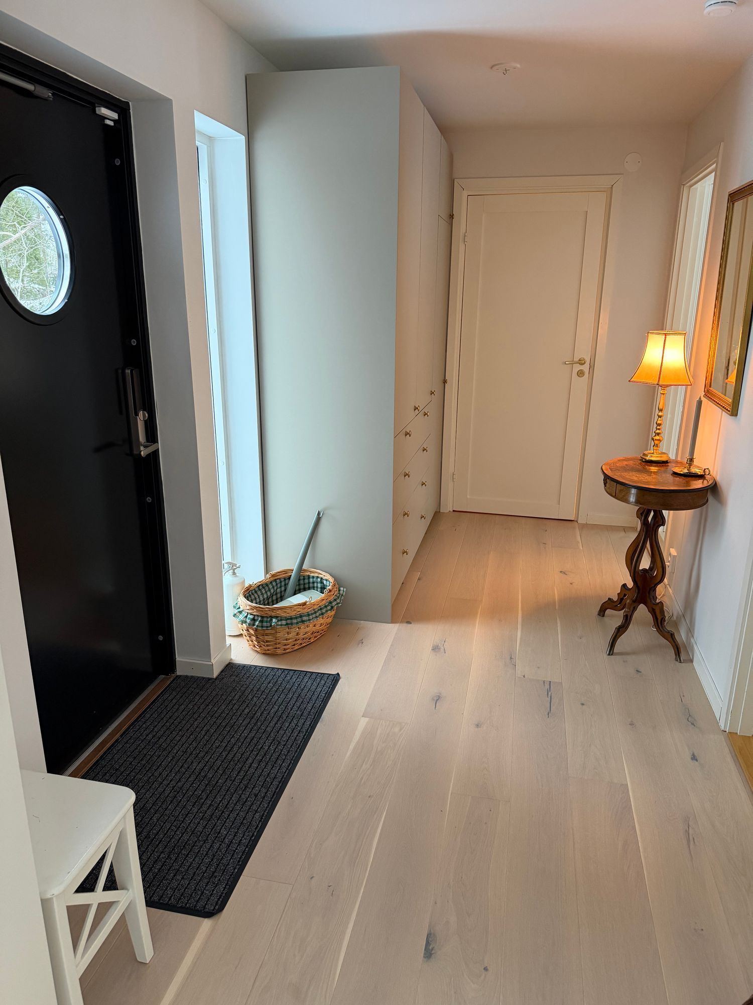 Nybyggd stuga, charmigt läget och nära till havet. – bild 9 av 18