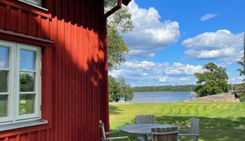 Nyrenoverat hus med sjöläge!
