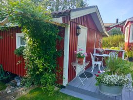Living close to nature in Bohuslän, by a swimming