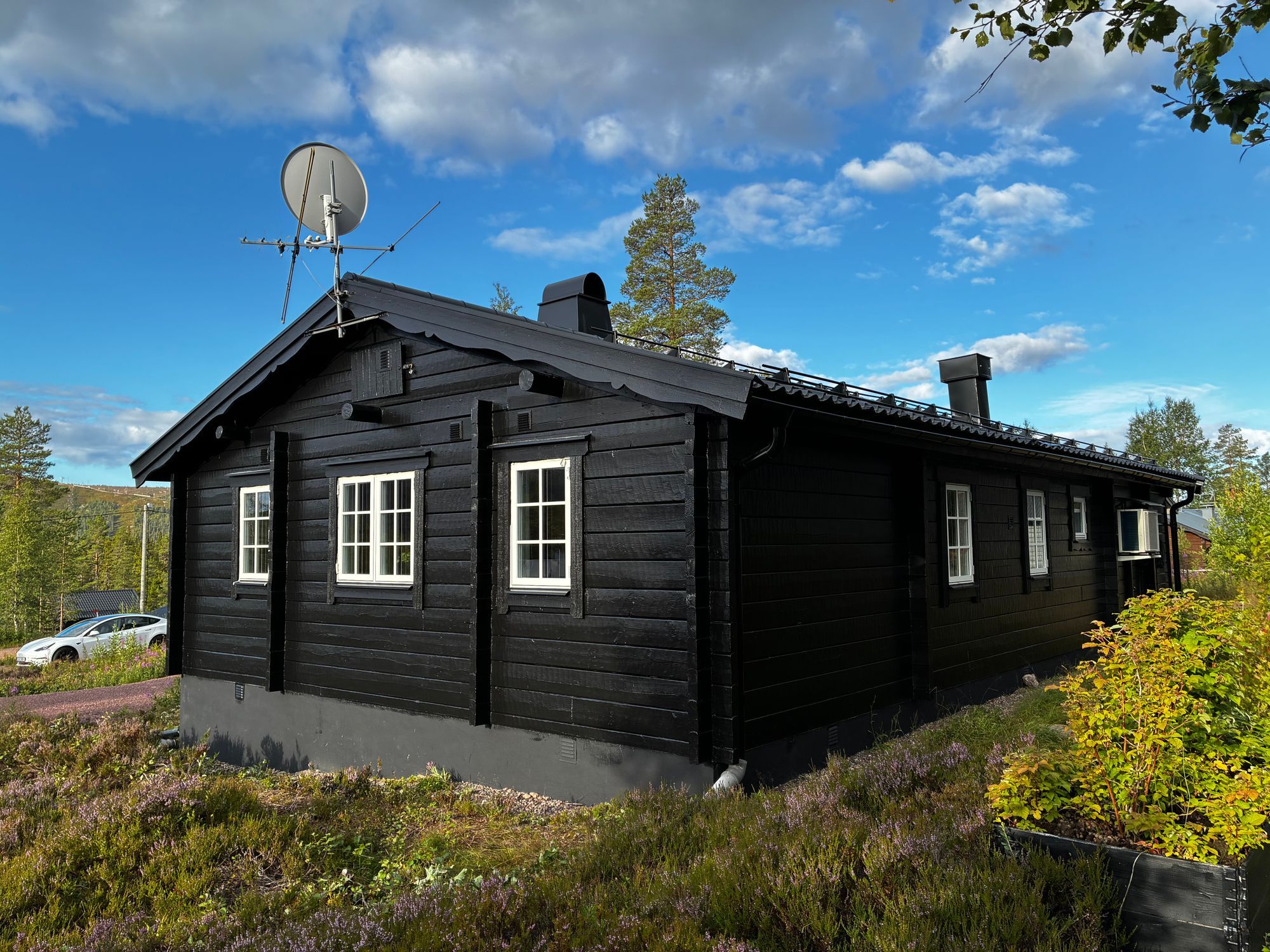 Genuine mysig fjällstuga m öppenspis & bastu – bild 3 av 24