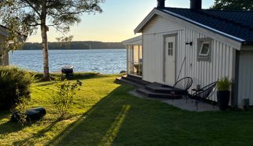 Mysig stuga på egen strandtomt