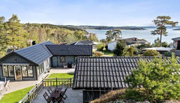 Stuga nära badstrand med gäststuga | SE09165