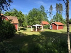 Härligt tvåfamiljsboende nära bad och fiskesjö