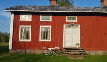 Cottage/sleeping accommodation/dwelling at farm