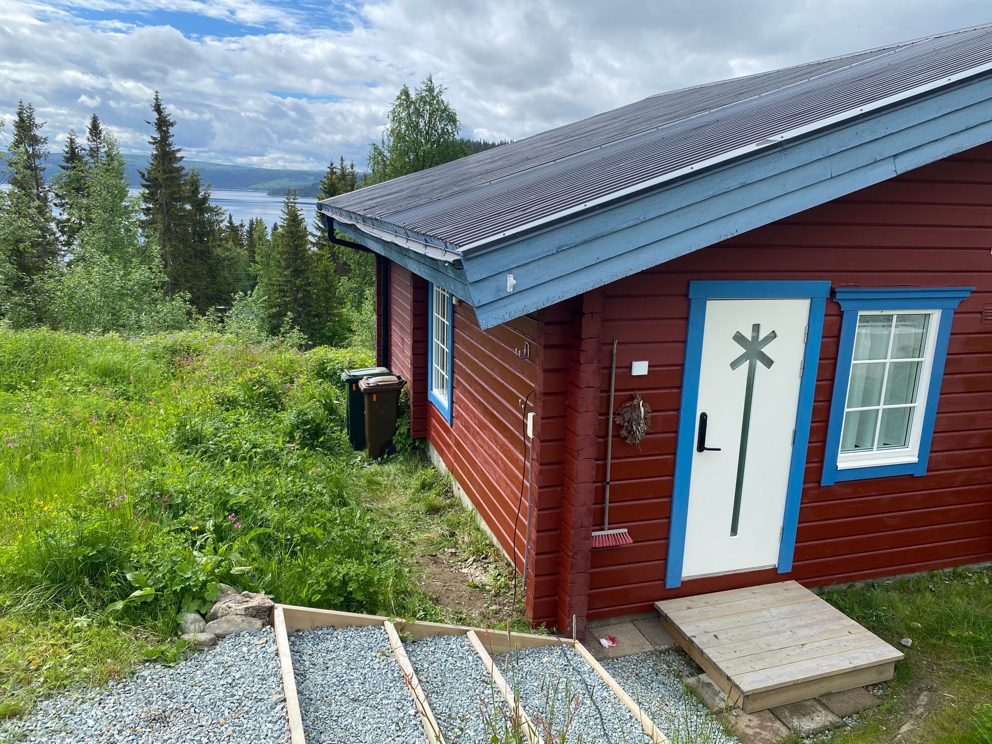 Mysig fjällstuga med utsikt i Stora Blåsjön – bild 1 av 24